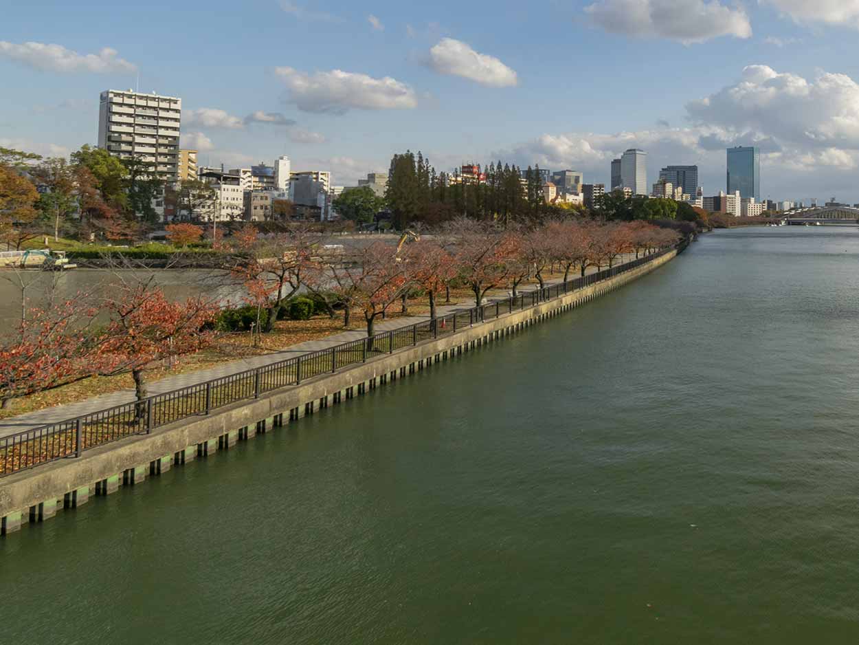 An Autumn Walk Around the Grounds of Osaka Castle Park and the O River ...